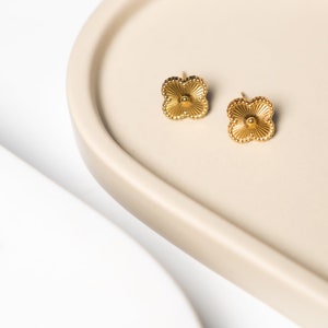 Elegante Kleeblatt Ohrringe, Minimalistische Ohrstecker in Blumen Form, Ideales Geschenk für Sie, Wasserfester Glücksklee Damen Schmuck Gold Gold