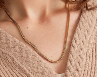 Minimalistische Schlangenkette - Flache Halskette aus Edelstahl - Geschenk für Freundin - Feine Damen Kette - Gliederkette Geschenk für Sie