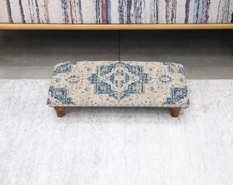Decoratieve poef, stijlvolle gestoffeerde retro voetenbank, Turks geïnspireerde gezellige kruk voor slaapkamer of hal