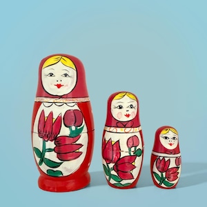 A Trio of Russian Matryoshka Nesting Dolls – 3 Piece Set – Hand Painted – Folk Art – Vintage Style Matroshka Russian Dolls