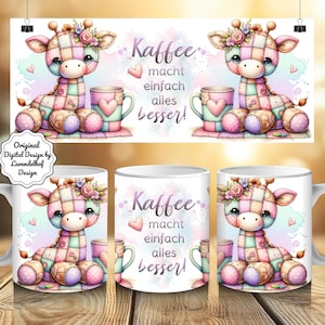 Könnte beinhalten: Weißer Keramikbecher mit einem verspielten Giraffen-Design in Pastellfarben. Der Becher trägt den deutschen Text "Kaffee macht einfach alles besser!" und ein Herz. Das Design ist wiederholt.