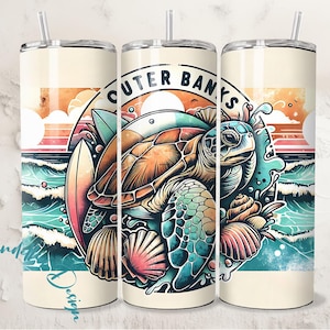 Download di immagini PNG di Outer Banks Lover Scenery, prodotti digitali, per bicchiere da 20 once. Regalo per surfisti e amanti dell'oceano, design grunge.