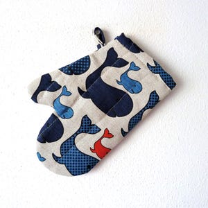 Children whale oven mitt for real cooking, whale kids oven glove, kids baking gift, ocean themed kid oven mitt, whales linen oven glove