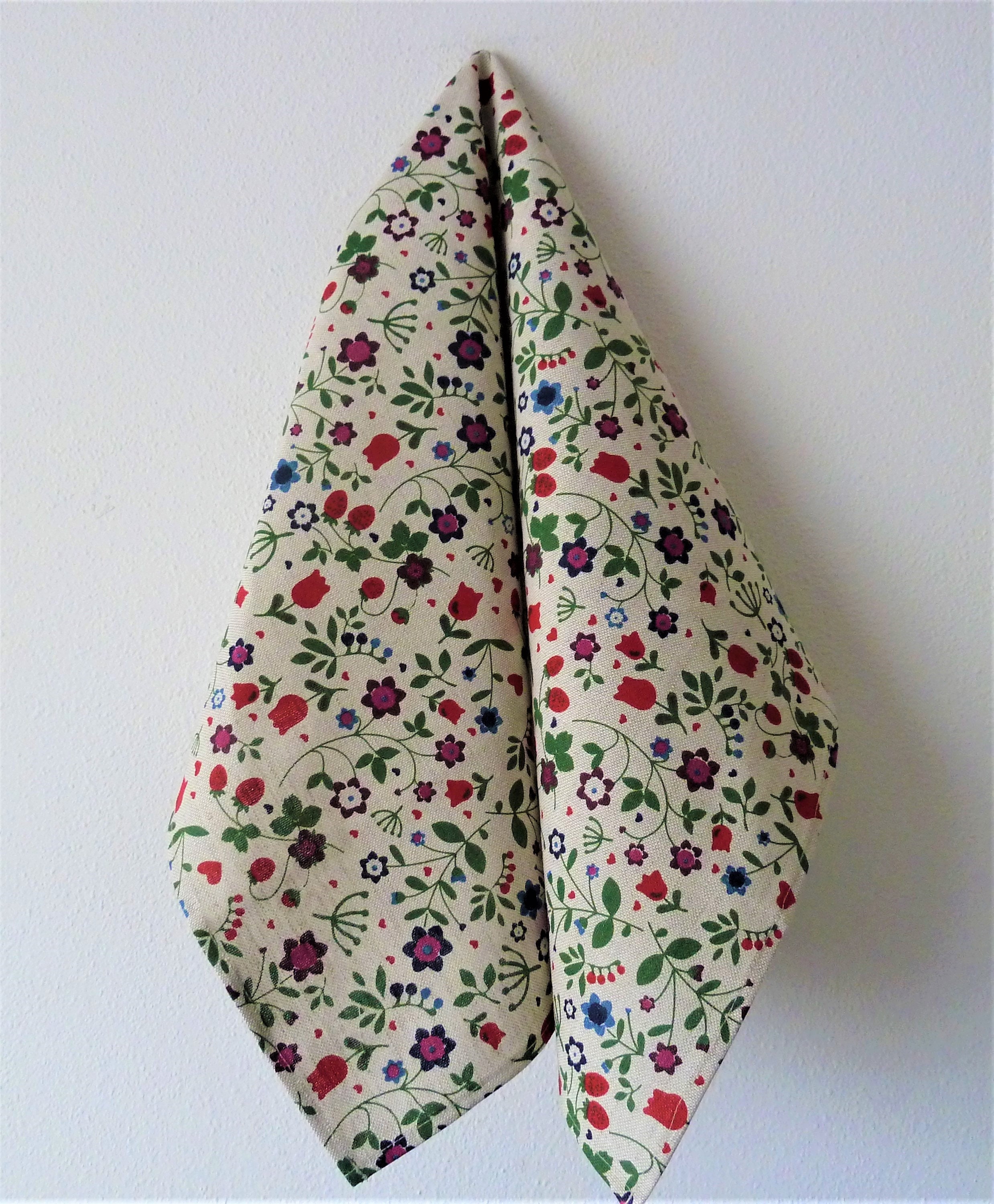 Malena Floral Tea Towel - ruby chocolate - cotton-linen kitchen towel –  patterntalent