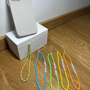 Mobile phone chain / Mobile phone bead necklace / Mobile phone strap made of high-quality glass beads