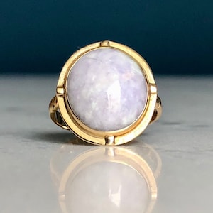 14k Yellow Gold, Classic Oval Cabochon Lavender Jade Ring.