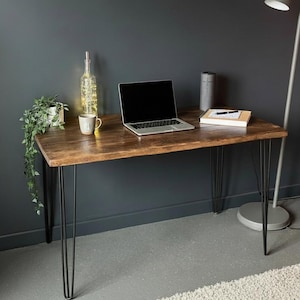 Industrial Reclaimed Wooden Desk with Black Hairpin Legs Bild 1