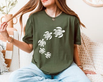 Sea Turtle Shirt, Coastal Turtle Graphic Tee, Beach Vacation Shirt, Minimal Ocean Life T-Shirt, Boho Summer Beach Tee, Tropical Turtle Shirt