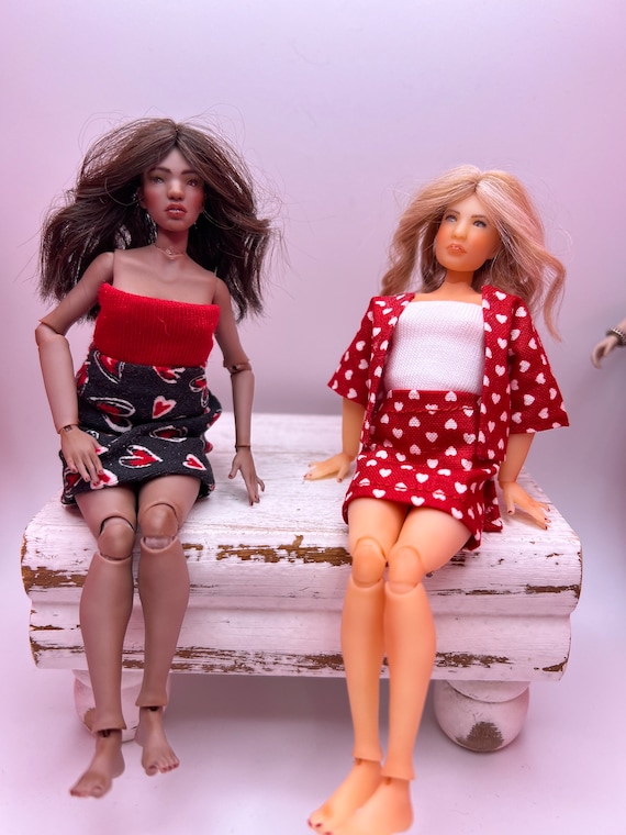 TBLeague Phicen, Miniminimischa 1/12 scale doll outfits. Red top, Black  shirt with hearts. Accessories not included.