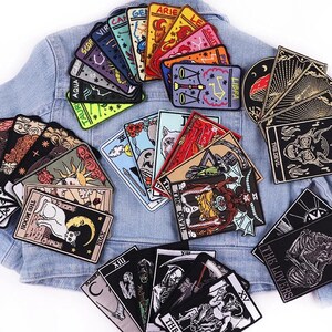 Écusson de tarot de la mort mystique – Broderie gothique à repasser ou à coudre | Badge de carte de tarot occulte pour vestes, sacs, vêtements ou cadeaux de sorcellerie
