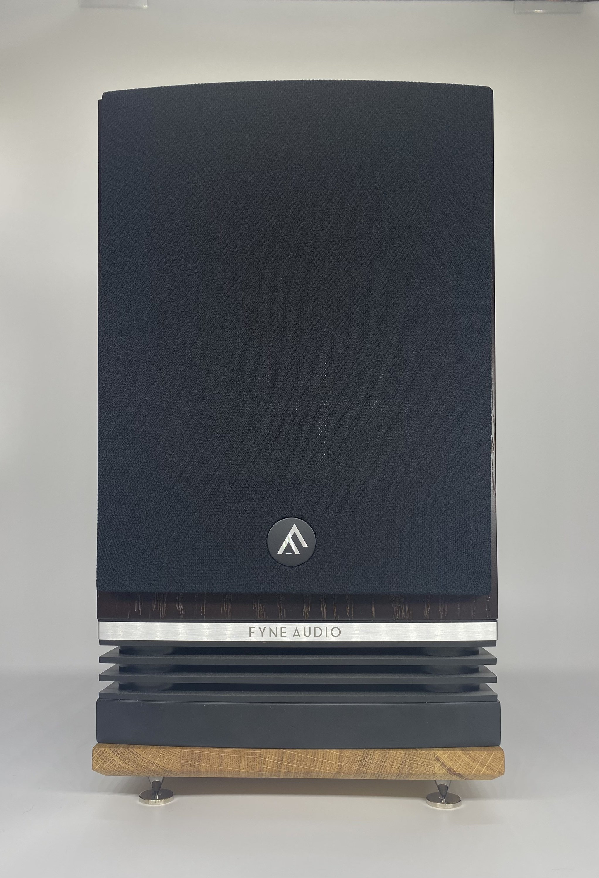 Customizable Solid Wood Bookshelf Speaker Stand // Anti Vibration Stand