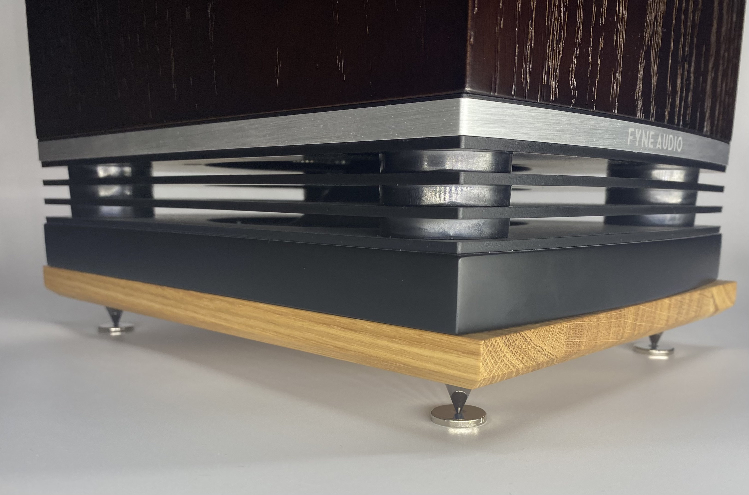 Customizable Solid Wood Bookshelf Speaker Stand // Anti Vibration Stand