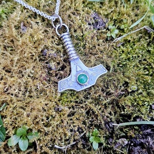 Norse Thor’s Hammer Necklace – Modern Silver Mjölnir Pendant, Viking Amulet with Optional Gemstone