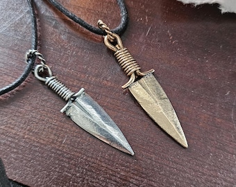 Colgante de daga ritual. Talismán de bronce o plata, collar oculto, joyería de brujería, amuleto de hoja celta.