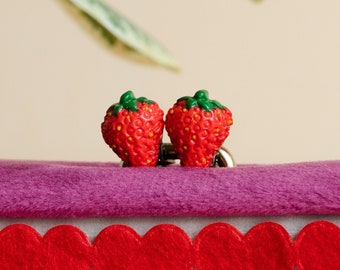 Brincos de pressão com morango e flor de morango para crianças a partir de 3 anos | brincos de pressão com tema de comida e flor para orelhas não furadas | brincos de frutas vermelhas com base plana