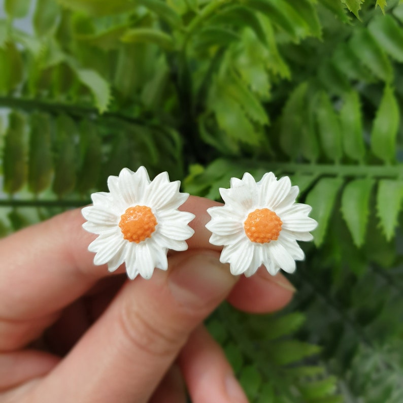 Daisy clip on, stud earrings cottage core flower clips for unpierced ear meadow flower mother's daughter's set midsummer gift for her image 2