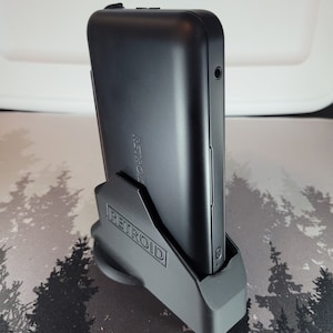 Retroid Pocket Flip &quot;Flipstand&quot;