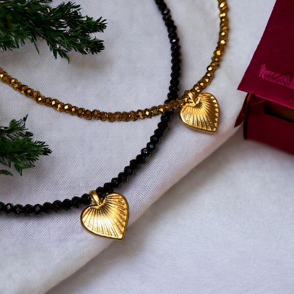 Geburtstagsgeschenk für Frau Halskette mit Herz Anhänger Perlenkette schwarz gold Herzanhänger Liebe Geschenk für Tochter zierliche Kette