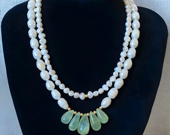Mehrreihige Perlenkette mit Anhänger Halskette Perlenhalskette mit Anhänger Jade, Süßwasserperlen Halskette mit Anhänger goldige Perlen