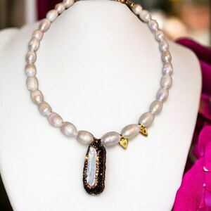 Choker Perlenchocker, Halskette mit Anhänger, Halskette aus natürlichen Perlen Süßwasserperlen Brautschmuck Halskette mit Kristallanhänger