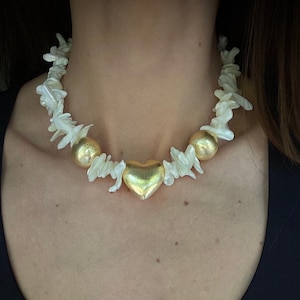 Grosse massive weisse Halskette Muscheln mit Herzanhänger und Anhänger Kugel gold für Strand Boho Style Geschenk Ehefrau Geschenk Muttertag