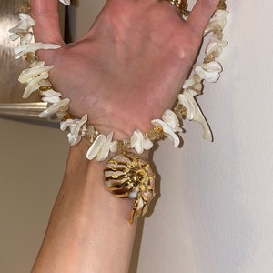 Große Boho Halskette mit Muschelanhänger & Citrin – Natürlicher Muschelschmuck, Statement Halskette, Geschenk für Frauen Boho Perlenkette