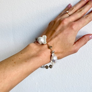Statement Armband, großes Perlenarmband, Süßwasserperlen Armband Labradorit, Armband natürliche Perlen, große Perlen, Frau Geschenk Freundin