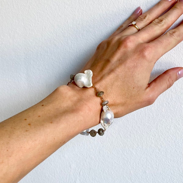 Statement grosses Armband Barock Perlen Süsswasserperlen Labradorit spezielle Geschenke Frau aussergewöhnlich Schmuck Perlenschmuck