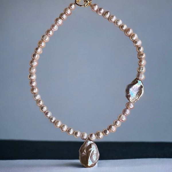 Geschenk Muttertag Geburtstagsgeschenk für Frau lange Perlenkette Halskette Perlen mit Anhänger rosa Süsswasserperlen old money jewellery