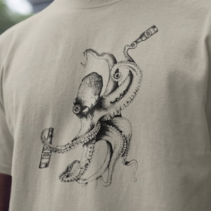 Oktopus Trink Bier T-Shirt, Bier Liebhaber Geschenk Shirt, Geschenk für Mann, Craft Beer Shirt, lustiges Alkohol Grafik Tee