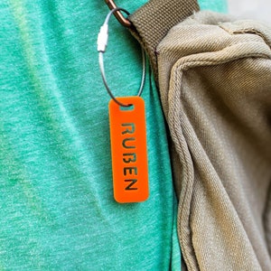 Personalisierter Schlüsselbund Namensschild 2 Größen, Schultasche Namensschild, Windeltasche Tag, Name Schlüsselbund, individuelle Gepäckanhänger ID, Schulrucksack Namensschild
