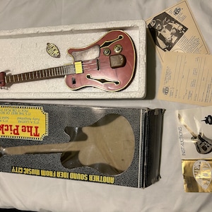 Vintage &quot;The Picker&quot; Guitar And Radio 1979 RARE