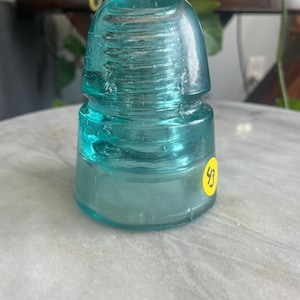 Blauer Glas Isolator