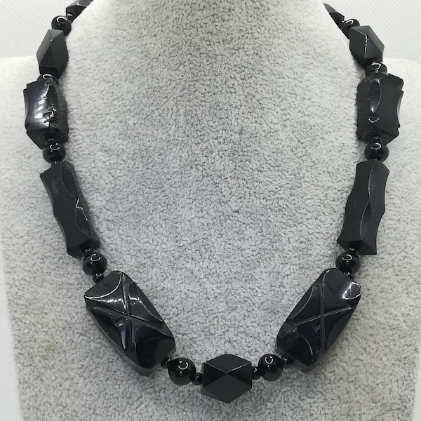 Stunning Victorian Carved Graduated Chunky Whitby Jet Bead Necklace / Necklet / Choker