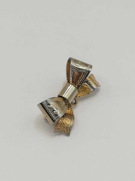 Circa 1950s Rolled Gold Bow Design Etched Detail … - image 7