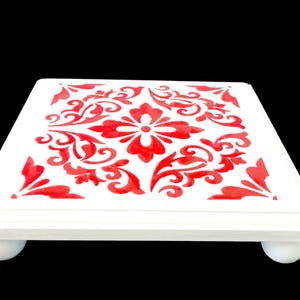 Red and white decorative riser