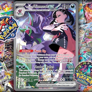 Puede incluir: Una carta coleccionable de Pokémon con Marnie's Grimmsnarl ex. La tarjeta presenta una ilustración colorida de un personaje con una criatura púrpura. La carta tiene 320 HP y el texto "Shadow Bullet" con 180 de daño. Rodeada de otras cartas.