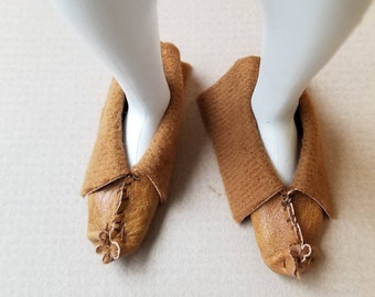 Pucker toe moccasins for 12 inch doll
