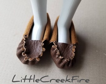 Ojibwe brown moccasins for 12 inch doll