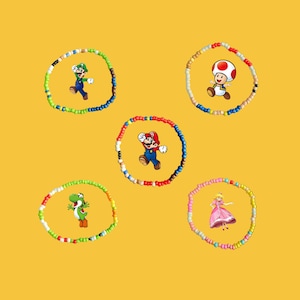 Mario Bros Friendship Bracelets – Set of 5 | Super Mario Inspired Beaded Bracelets – Yoshi, Peach, Luigi, Toad, Mario | Gamer Gift | 16cm
