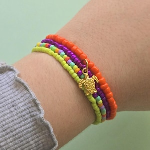 Rainbow Beaded Bracelet Set – 4pc Bright Stretch Stack with Gold Turtle Charm (17cm) – Festival & Beach Jewelry/ Jewellery