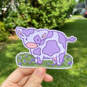 Niedliche Blaubeer-Kuh | Vinyl | Wasserfest und Spülmaschinenfest | Lila | Geschenk für Kuhliebhaber | Geschenk für Tierliebhaber | flauschige Kuh