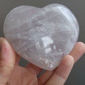 RQ1 Beautiful Rainbows Blue Rose Quartz Heart Carving HQ Gemmy
