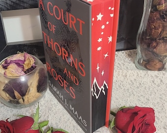 ACOTAR hardcover with beautiful sprayed edges, by Sarah J Maas