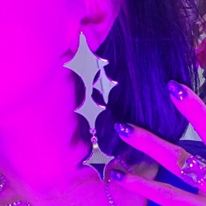 Boucles d&#39;oreilles en acrylique disco Stardust finition miroir