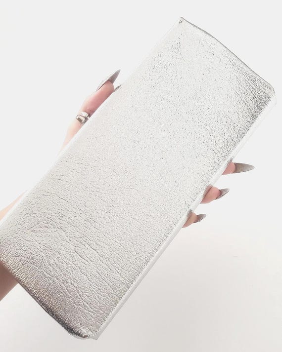 60's Silver Lamé Kisslock Clutch - image 3