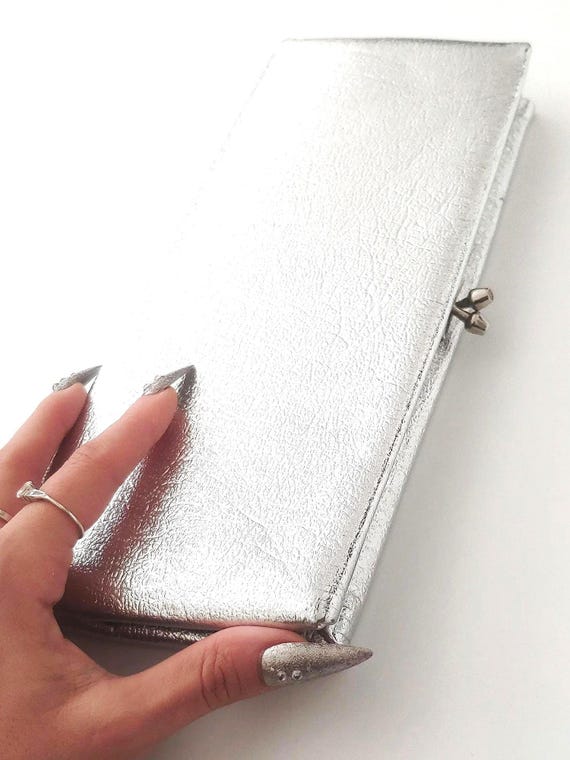 60's Silver Lamé Kisslock Clutch - image 4
