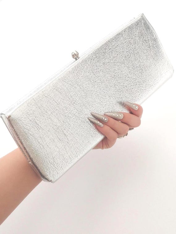 60's Silver Lamé Kisslock Clutch - image 2