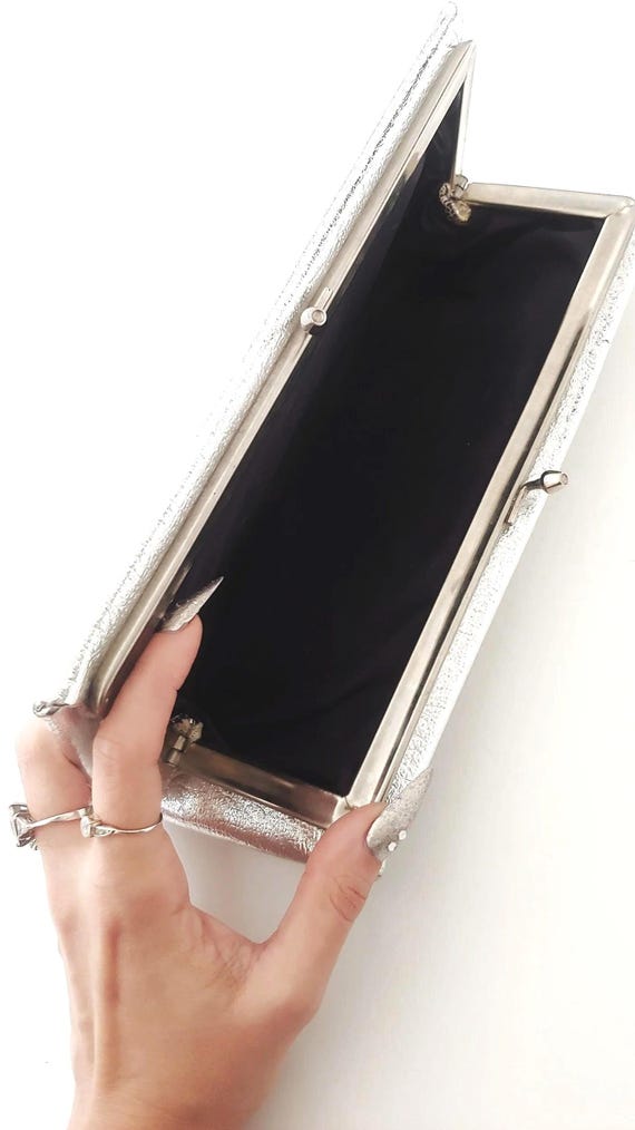 60's Silver Lamé Kisslock Clutch - image 5