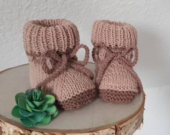 Knitted wool socks with bow